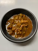 牛すじカレー丼大盛 ご飯大盛、ルー大盛(焼鶏屋 太陽と大地)