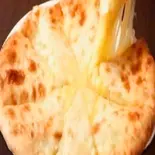 はちみつチーズナン（インドネパール料理マンディーブ）