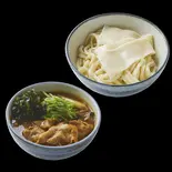三陸産わかめ黒カレー肉汁うどん（肉汁うどん奥村 池袋店）