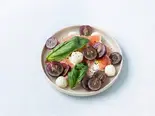 ぎゅっと完熟グレープのカプレーゼ（ミルキーグリーク 恵比寿店|グリークヨーグルト＆アサイー）