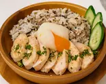 【温玉】16穀米とむね肉のカオマンガイ [Soft-Boiled Egg] Khao Man Gai (Chicken Breast)（16穀米の美活カオマンガイ 初音町店）