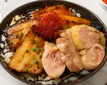 鶏もも肉と自家製ダレの炙り豚丼 (Chicken Thigh) Grilled Pork Rice Bowl（炙り豚丼香ばし屋 名楽町店）