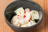 えびとアボカドのマヨネーズ和え（元祖 壁の穴 曳舟店）