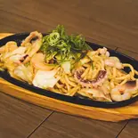 海鮮塩焼きそば（たこ焼き、焼きそば、唐揚げ、お弁当 ルーツサカバ）