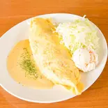 白いソースのオムライス(ペッパーチーズ)（キッチンたか）