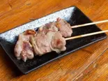豚かしら串(2本)（道民焼鳥 鳥永すすきの総本店）