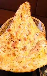 ガーリックナン/Garlic Nan（インドレストランカナ・カジャ御徒町 KHANA KHAZA）