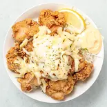 メガ盛りチーズからあげ丼（デカ盛り弁当 はるき 大通店【唐揚げ弁当屋】）