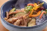 下足とズッキーニバター炒め（大皿と魚 とびこ）