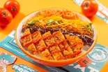トマトチキンカツビビンバ（小馋猫烤肉拌饭(シャオチャンマオビビンバ)）