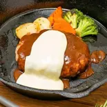 とろ~りチーズのデミグラスソースハンバーグ Hamburg Steak with Melted Cheese & Demi-Glace Sauce(RajaVetta 池尻店)