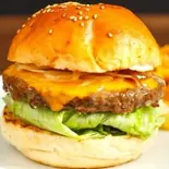 チーズバーガー【113gパティ】 Cheese burger（RajaVetta 白金高輪本店）