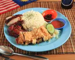 海南チキンライスダブル(焼き＆揚げ) Malaysian Chicken Rice - Double (Pan-Fried ＆ Fried)（マレーシア屋台料理 ちりばり 五反田本店）