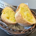 ガーリックトースト (2枚)（trattoria craft）