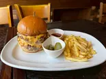 ダブルチーズバーガー（URAYASU Diner）