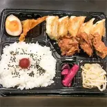 餃子・唐揚げ弁当（鶴の恩がえし 銀座店）