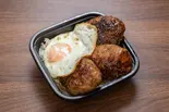 炭火焼トリプルバーグ丼 神戸牛1個、白金豚2個（炭火焼ハンバーグ専門店 BurgFun）