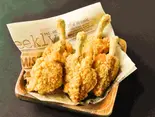 スパイシー骨付きチキンスティックス(5本)(Kurodo's Burger)
