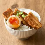 半熟煮卵豚角煮丼 Seasoned Egg Kakuni Rice Bowl（トロじゅわ煮込食堂 豚角丸 糀谷）