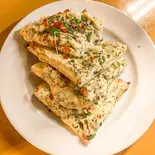オリーブチーズナン olive cheese nan（ダンネバード）