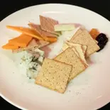 チーズの盛り合わせ(1-2人前)（Bistro Vin Vin 新横浜店）