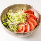新鮮トマトサラダ(メガ盛りからあげとぶた丼 まんぞく屋 平岸店)