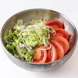 新鮮トマトサラダ（【産地直送‼️】俺の新鮮ネギトロ丼 北大前店）