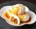 郭さんの火鍋包子(2個入り)Chinese spicy steamed bun (beef)（黒毛和牛すきやき丼 前田 黄金町店）