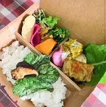 愛情弁当（掌食堂）