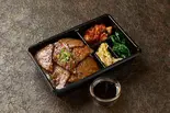 和牛カルビ弁当(キムチ・ナムル付き)（和牛-焼肉うえ田）