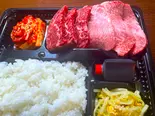 one+one弁当 人気部位を厳選!和牛カルビ+ハラミ弁当(A5和牛焼肉・上野【ゆう焼けこやけ】6/1NEW OPEN!!)