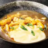 チーズカレーうどん【深夜】（名物！出汁の効いたカレーうどん 土佐堀 亀一）