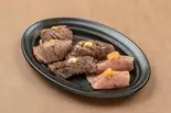 特選肉寿司三種(計6貫)（炭火焼肉海老洲）
