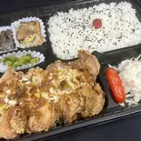 油淋鶏(ユーリンチー)弁当(みそ汁付)(歌舞伎町の台所 かど平 × ホルモン焼 幸永)