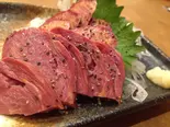 馬肉のタン燻製(焼肉弁当専門店 熟成和牛 牛勝苑)