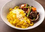 Fettuccine a la Huancaína con Lomo Saltado/フェットゥッチーネ・ア・ラ・ワンカイーナ コン ロモ・サルタード（Lima Grill ペルー料理）
