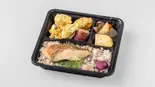 幕の内DX弁当（NUMBER8 エキエキッチン店）