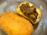 豚角煮カレーパン「豚」（カレーパンの松風）