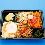 ⑯ ガパオライス+パッタイ（タイレストラン）