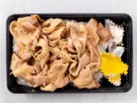 豚生姜焼き弁当（炭火焼き鳥 蝶々結び）