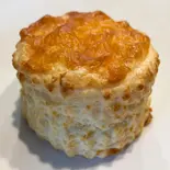 チェダーチーズのスコーン（Bibury Tea Rooms SCONEHOLIC OZASA）