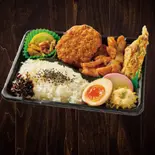 ④鶏メンチ＆鶏スタミナ焼き弁当（なるとキッチン茅場町店）