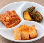 キムチ盛り合わせ Assorted Kimchi Platter（プンキッチン真田山）