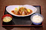 アグーと和牛のハンバーグ定食（オシゲサカバ）