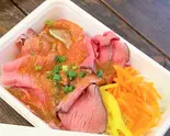 ローストビーフ丼 Roast Beef Rice Bowl（五感×MeatBox eatMeat）