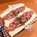 ローストビーフサンド200g(2個)(こんなにデカいサンドイッチは反則だ)
