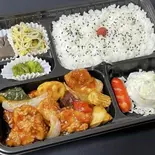 【新商品】酢豚弁当(みそ汁付)(歌舞伎町の台所 かど平 × ホルモン焼 幸永)