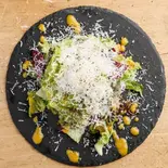 3種の葉野菜とパルミジャーノチーズのサラダ（MASUYA MEAT＆CRAFT BEER）