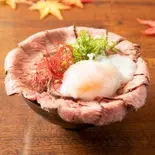 ローストビーフ丼（和洋レストラン 岩崎）