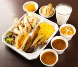 ラソイセット(3種類のカレー&サラダ&ライス&ナン&シシカバブ&タンドリーチキン&チキンティッカ&サモサ&ドリンク&デザート)(インディアン ラソイ)